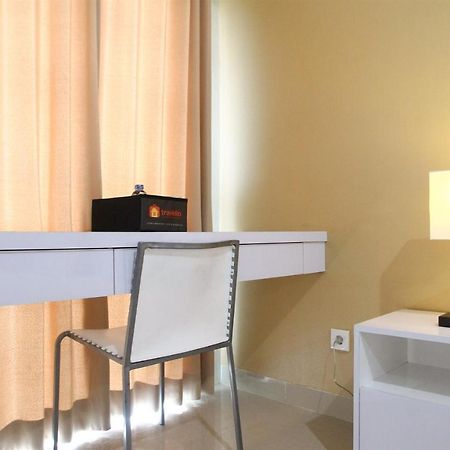 Comfortable Studio Apartment Grand Dhika City By Travelio เบกาซิ ภายนอก รูปภาพ