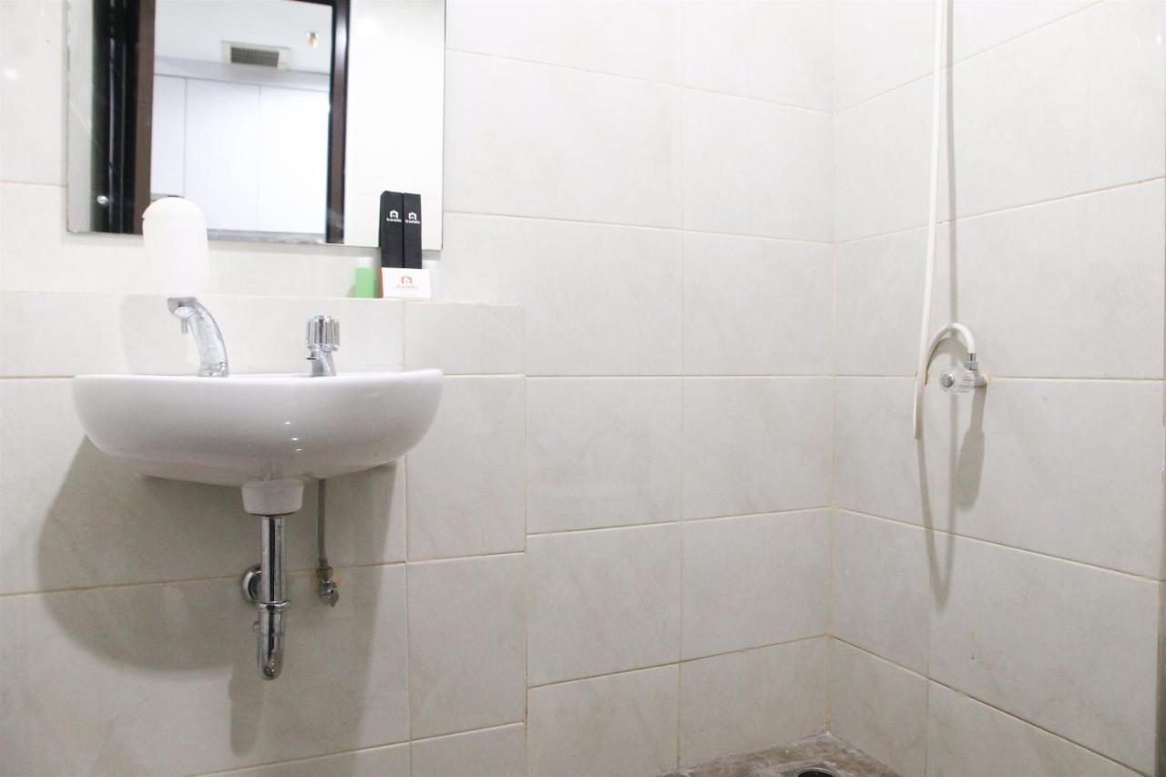Comfortable Studio Apartment Grand Dhika City By Travelio เบกาซิ ภายนอก รูปภาพ